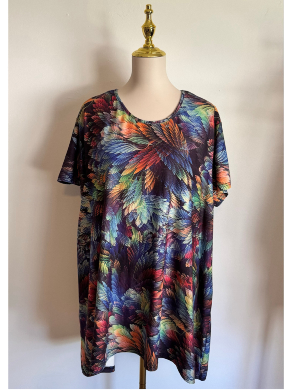 Women's Unbranded Short Sleeve Tee Plus 3X Black Multi-color Feather Print